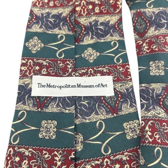 The Metropolitain Museum of Art Silk Tie - Picture 3 of 4